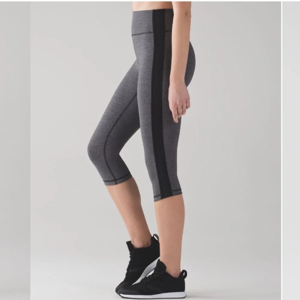 Lululemon Squad Goals Crop (17") ~Heathered Gray & Black, Size 6 - Picture 2 of 9